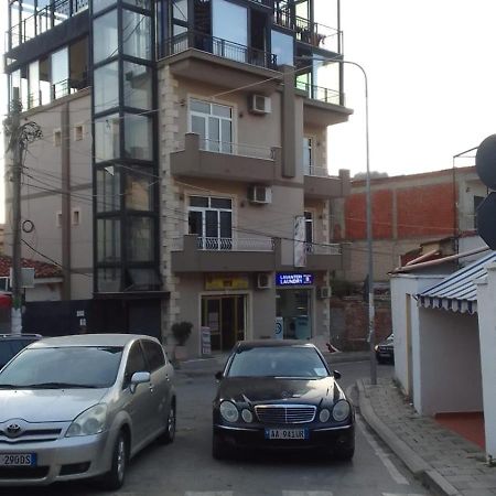 Hotel Italia Tirana Bagian luar foto