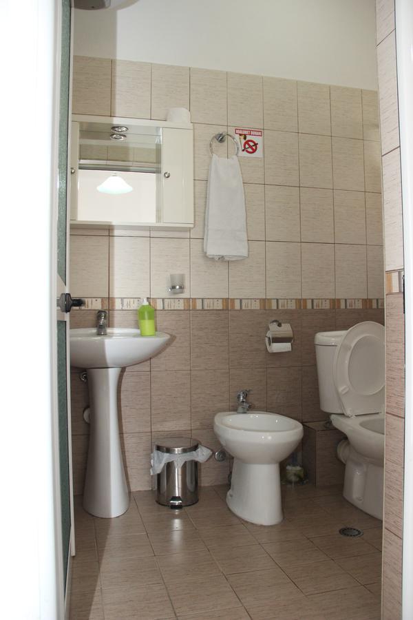 Hotel Italia Tirana Bagian luar foto