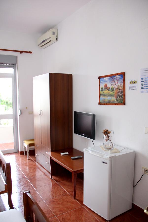 Hotel Italia Tirana Bagian luar foto