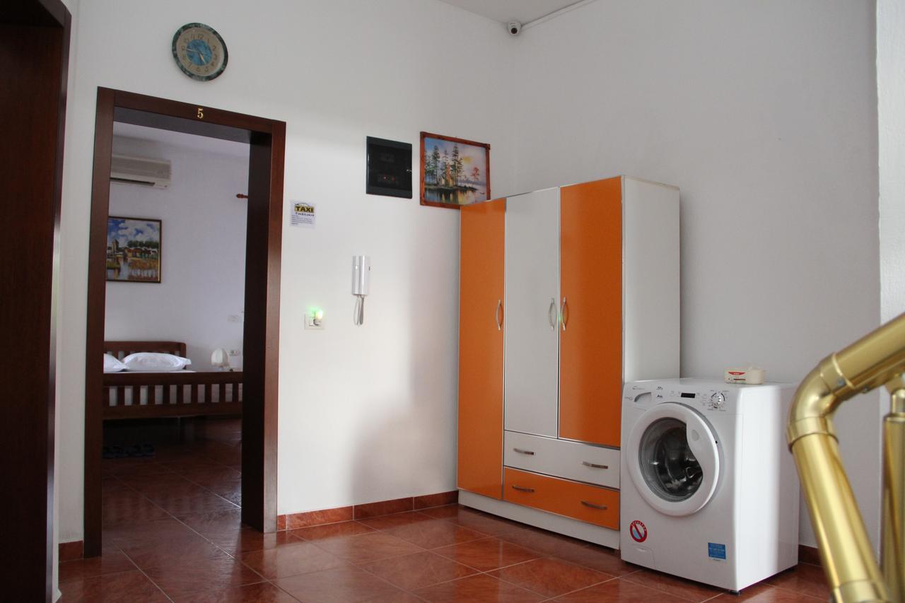 Hotel Italia Tirana Bagian luar foto
