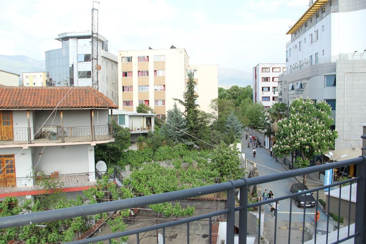 Hotel Italia Tirana Bagian luar foto